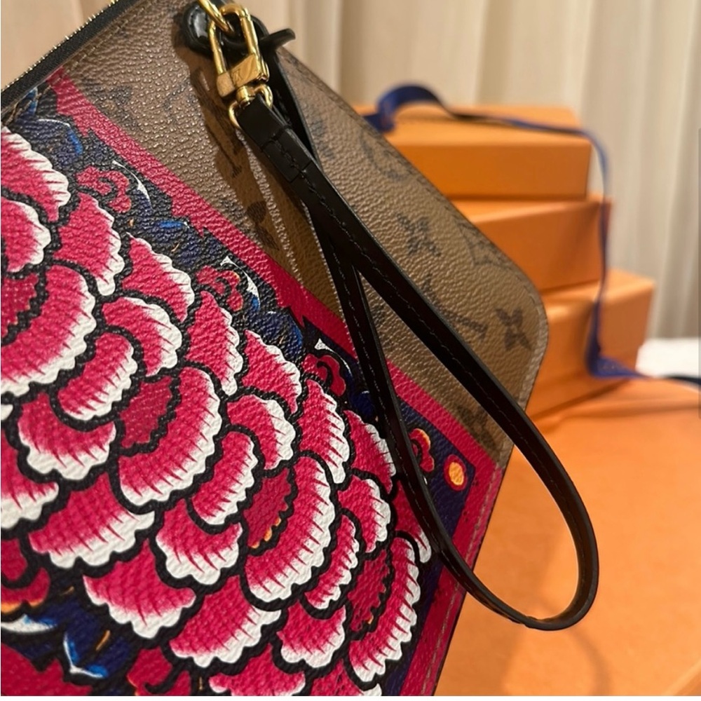 💯% Authentic Louis Vuitton Kabuki Limited Edition Pouch✨
